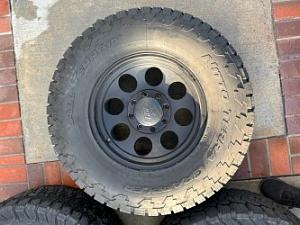 Click image for larger version

Name:	SPARE TIRE - NEW NITTO PIC 1.jpg
Views:	28
Size:	31.0 KB
ID:	43948