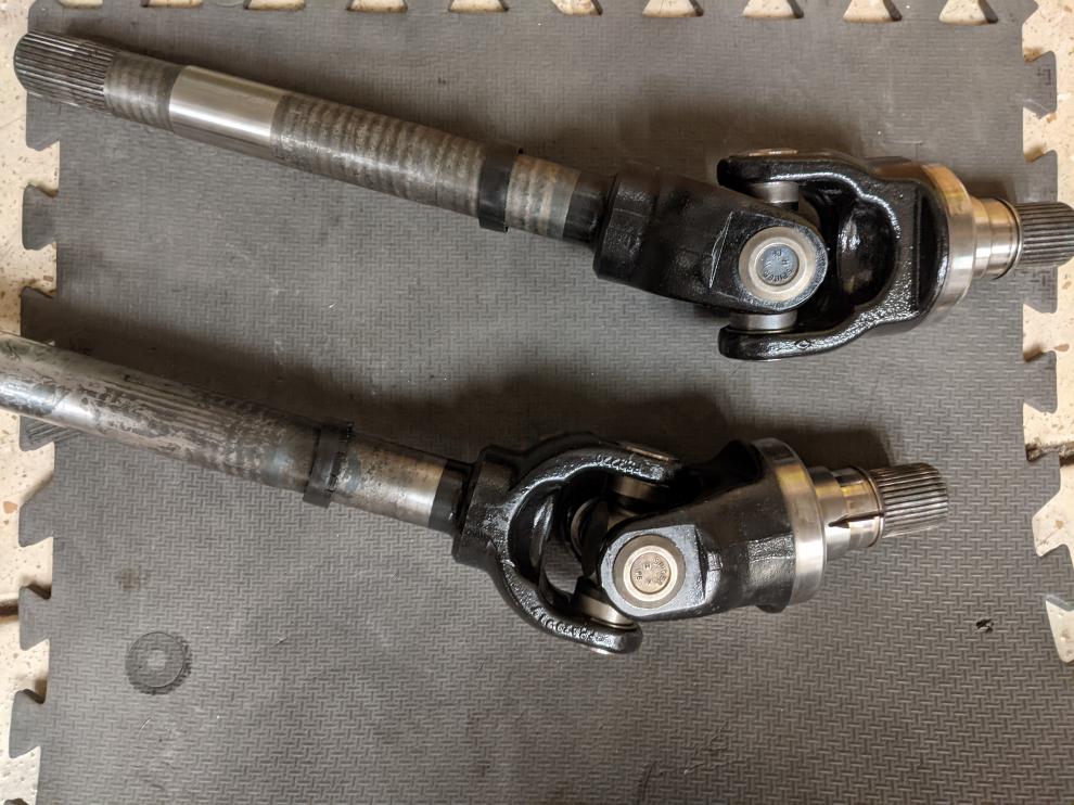 Front axles: new Spicer u-joints and paint