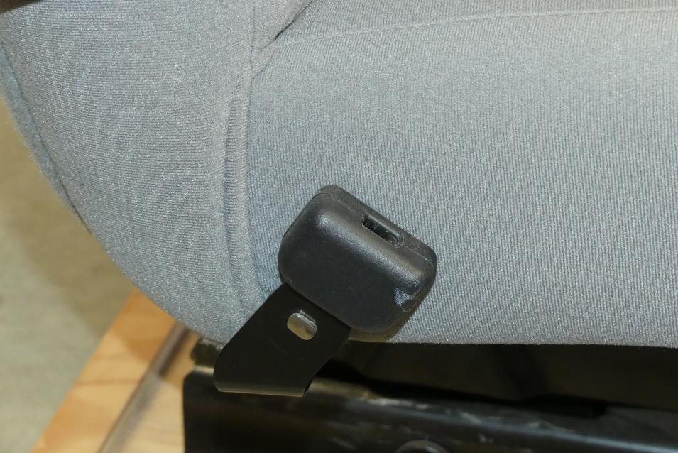 Second row bench seat seat belt attachment point