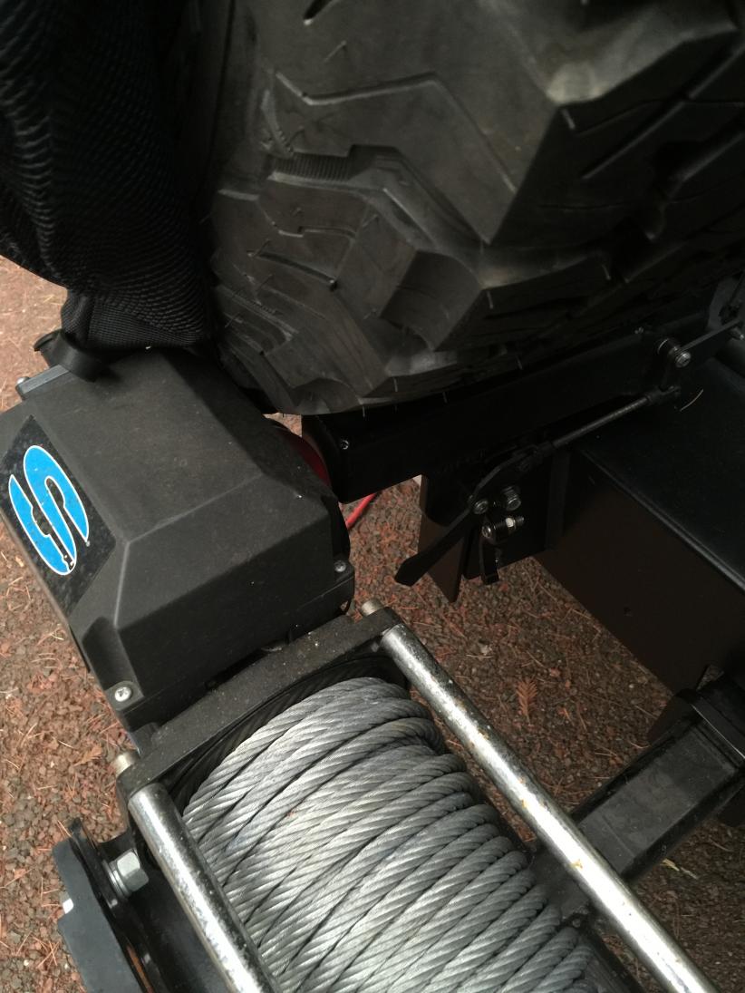 Rear Winch 10
8,500 pound Superwinch
Fully inserted
Just clears spare tire